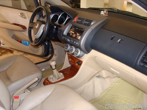 HONDA 世代
 City ZX Sedan 1.4 i 8V (83 Hp) 技術仕様
